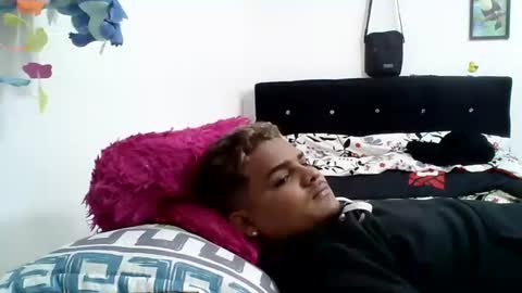 Snapshot of latin_curiousxxx chatting on September 16, 2025, 11:33 am latin_curiousxxx online show from September 16, 2025, 11:33 am