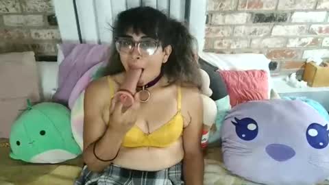 latinatgirldoll online show from March 25, 2026, 12:11 pm