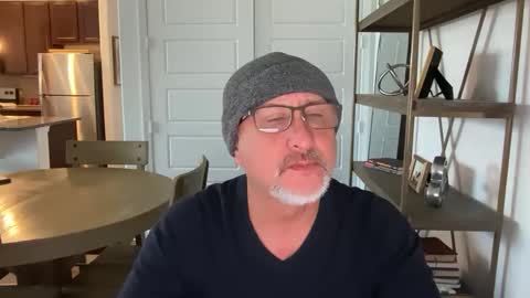 latinbro1986 online show from April 12, 2026, 4:23 pm