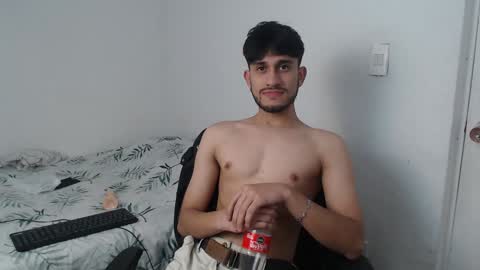 Snapshot of latinbunny7779 chatting on January 11, 2025, 4:38 am camilo online show from January 11, 2025, 4:38 am