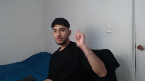 Snapshot of latinbunny7779 chatting on January 25, 2025, 6:34 am camilo online show from January 25, 2025, 6:34 am