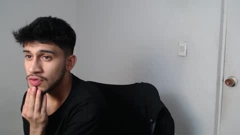 Snapshot of latinbunny7779 chatting on February 18, 2025, 6:26 am camilo online show from February 18, 2025, 6:26 am