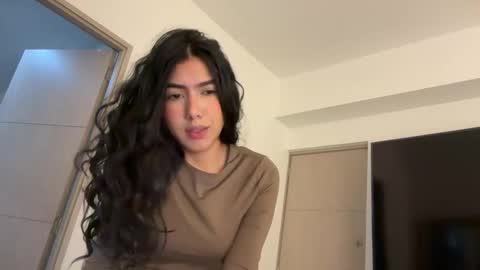 Snapshot of latinella chatting on December 1, 2025, 6:40 am Hi - online show from December 1, 2025, 6:40 am