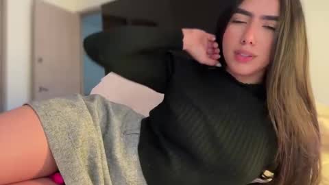 Snapshot of latinella chatting on March 25, 2026, 3:18 pm Hi - online show from March 25, 2026, 3:18 pm