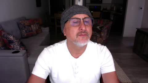 QS - INDEPENDENT MODEL online show from January 18, 2025, 6:32 pm