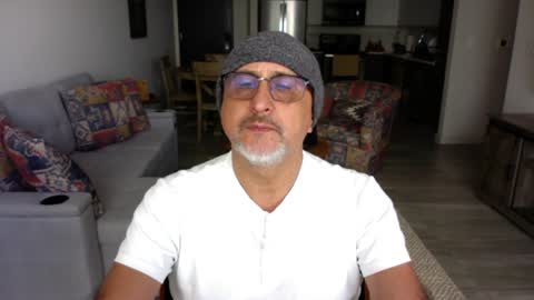 QS - INDEPENDENT MODEL online show from January 19, 2025, 6:21 pm