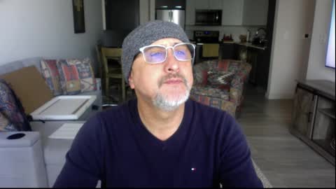 QS - INDEPENDENT MODEL online show from March 9, 2025, 3:16 pm