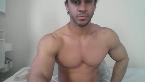 latino_rodri online show from April 29, 2026, 6:28 am