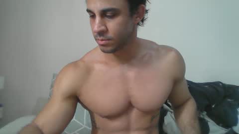 latino_rodri online show from May 5, 2026, 11:40 am