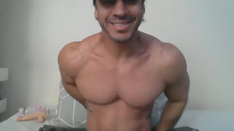 latino_rodri online show from May 7, 2026, 6:08 am