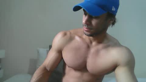 latino_rodri online show from May 10, 2026, 8:52 am