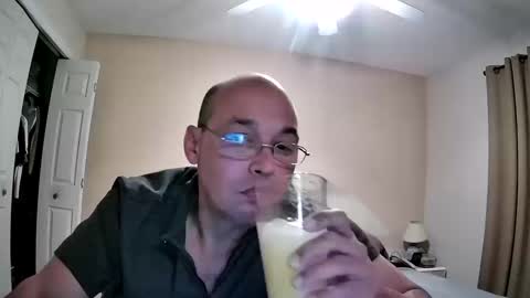 Snapshot of latinoinfla chatting on October 15, 2025, 1:50 am latinoinfla online show from October 15, 2025, 1:50 am