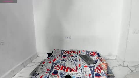 Snapshot of latinos_couples chatting on March 19, 2026, 3:21 am James and Sara online show from March 19, 2026, 3:21 am