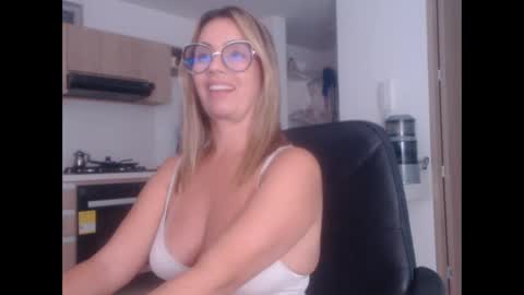 latinpaprika online show from February 9, 2025, 1:33 am