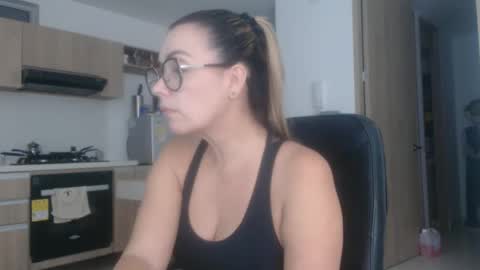 latinpaprika online show from March 7, 2025, 3:08 am