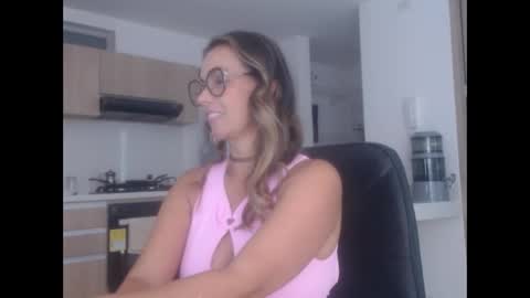 latinpaprika online show from November 23, 2025, 12:38 pm