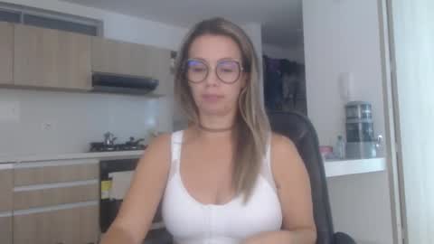 latinpaprika online show from December 2, 2025, 11:59 am