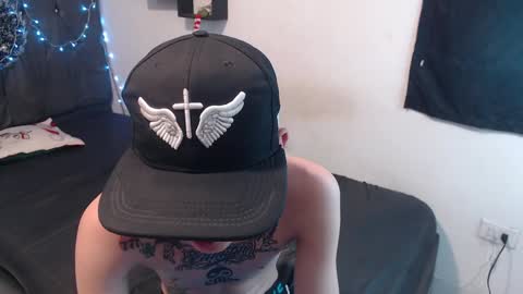 Snapshot of latins_boys_20 chatting on December 17, 2024, 7:18 am NICK online show from December 17, 2024, 7:18 am