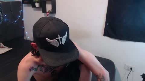 Snapshot of latins_boys_20 chatting on December 18, 2024, 7:36 am NICK online show from December 18, 2024, 7:36 am