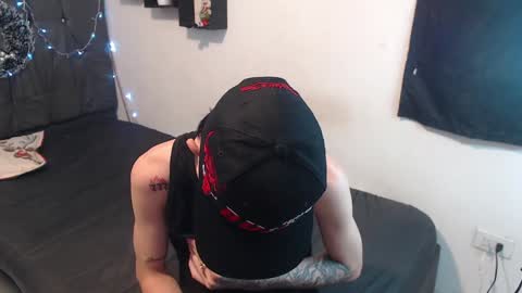 Snapshot of latins_boys_20 chatting on December 24, 2024, 4:33 am NICK online show from December 24, 2024, 4:33 am