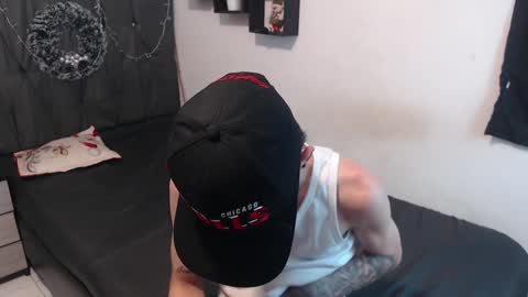 Snapshot of latins_boys_20 chatting on December 28, 2024, 3:26 am NICK online show from December 28, 2024, 3:26 am