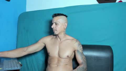 Snapshot of latinshamansex chatting on October 5, 2025, 2:43 am LatinShaman online show from October 5, 2025, 2:43 am