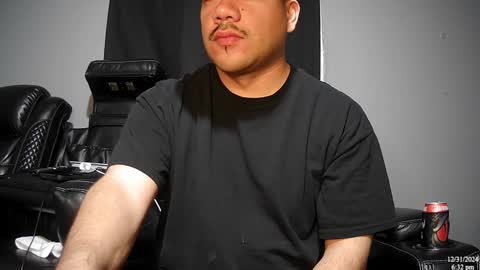 Snapshot of latinstud7 chatting on January 1, 2025, 12:32 am Nico online show from January 1, 2025, 12:32 am