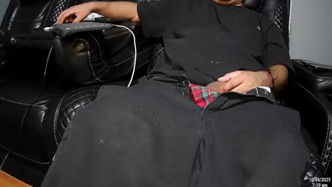 Snapshot of latinstud7 chatting on October 16, 2025, 12:17 pm Nico online show from October 16, 2025, 12:17 pm