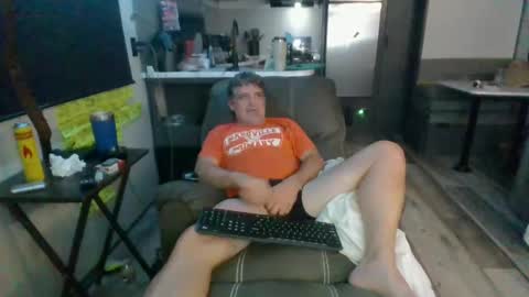 latniter online show from October 8, 2025, 6:22 am