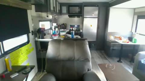 latniter online show from October 26, 2025, 7:42 pm