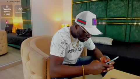 LEANDRO online show from February 3, 2025, 10:47 am