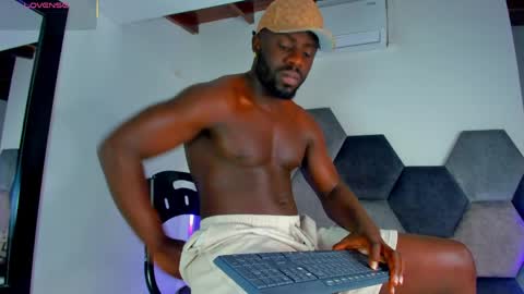 LEANDRO online show from May 14, 2026, 3:35 am