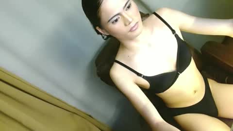 Snapshot of latrina_ chatting on June 8, 2026, 1:28 am latrina_ online show from June 8, 2026, 1:28 am