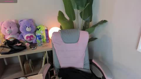 laukyubey1 online show from October 28, 2025, 8:11 pm