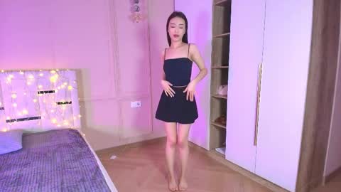 Snapshot of laumalove chatting on April 1, 2026, 5:19 am Lauma online show from April 1, 2026, 5:19 am