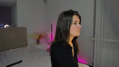 Laura online show from March 3, 2025, 10:17 am