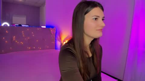 Laura online show from April 3, 2026, 4:43 am