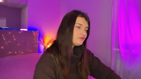 Laura online show from April 20, 2026, 4:59 am