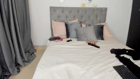   online show from September 10, 2025, 1:55 pm