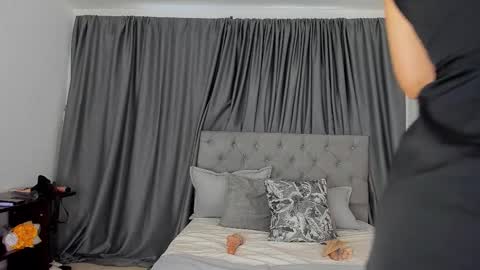   online show from November 27, 2025, 12:51 pm