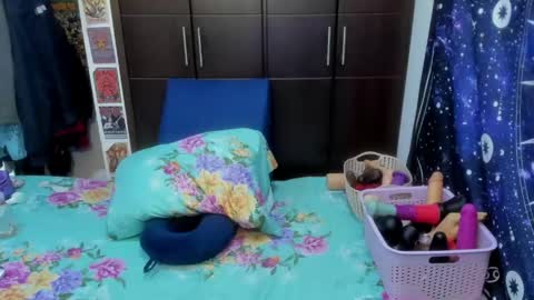 Snapshot of laura_anal_ chatting on May 4, 2026, 7:10 pm Wen online show from May 4, 2026, 7:10 pm