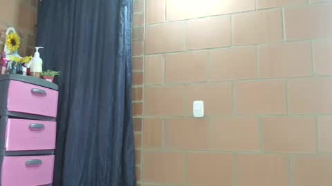 Laura online show from February 14, 2025, 4:58 am