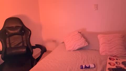 Snapshot of laura_d23 chatting on February 6, 2026, 1:10 am laura online show from February 6, 2026, 1:10 am