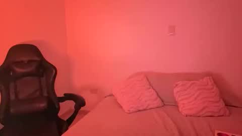 Snapshot of laura_d23 chatting on February 14, 2026, 11:23 pm laura online show from February 14, 2026, 11:23 pm