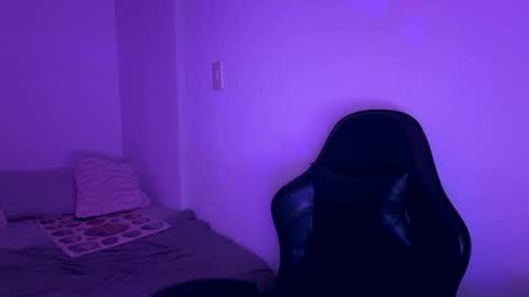 Snapshot of laura_d23 chatting on March 1, 2026, 6:59 am laura online show from March 1, 2026, 6:59 am