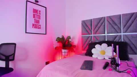 laura_dicardy online show from March 26, 2026, 8:25 pm