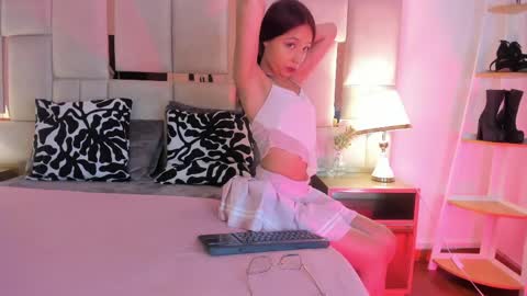 Snapshot of laura_dicardy chatting on June 4, 2026, 11:27 am laura_dicardy online show from June 4, 2026, 11:27 am