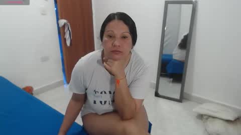 laura_foxx2379 online show from January 11, 2026, 2:11 pm