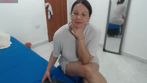 laura_foxx2379 online show from January 14, 2026, 3:12 am