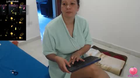 laura_foxx2379 online show from January 18, 2026, 8:34 pm